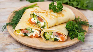 Масленица. Рулетики из блинов с красной рыбой и нежным сыром