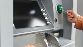 С 1 июля зачисления на карту будут проверяться налоговой инспекцией и облагаться налогом: подробные разъяснения ФНС