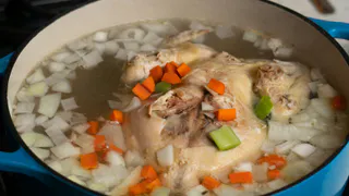 Просто сделайте это с мясом — и суп станет самым вкусным блюдом: 1 простой трюк от хозяек