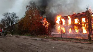 Стали известны подробности крупного пожара, уничтожившего в Вологодской области два дома