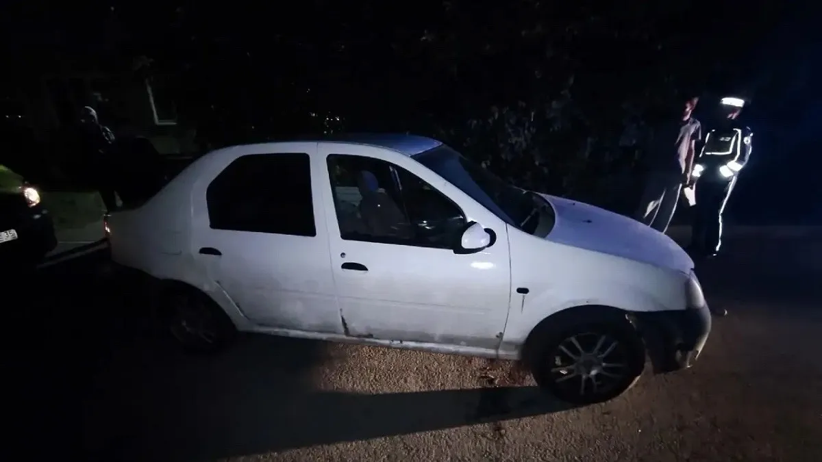 В Вологодской области автомобиль наехал на лежавшего во дворе пешехода