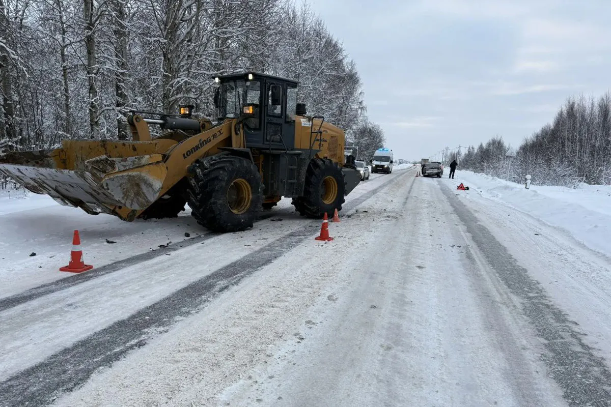 Пассажирка пострадала в ДТП с погрузчиком под Вологдой