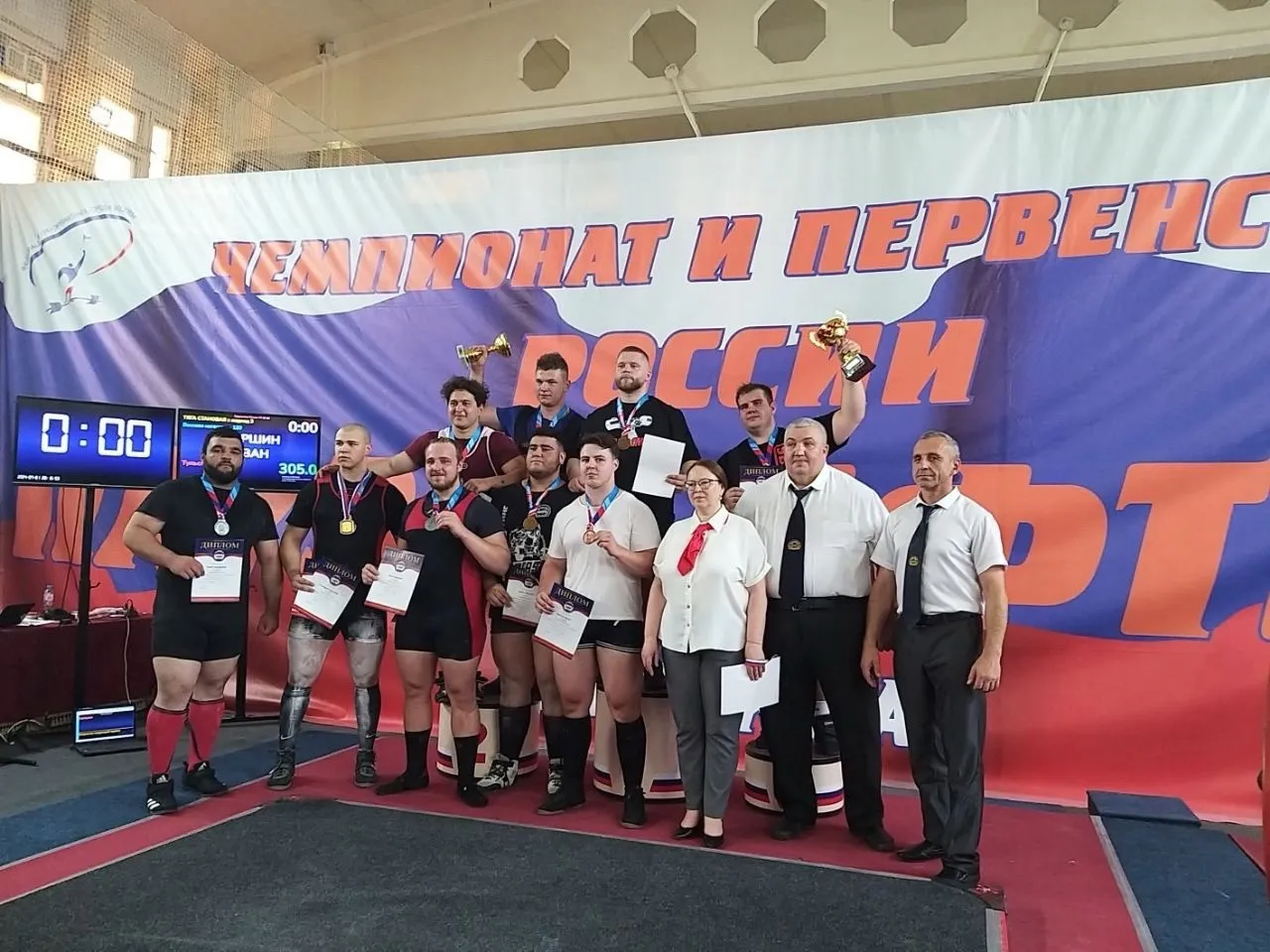 Вологодские пауэрлифтеры завоевали серебро на первенстве России