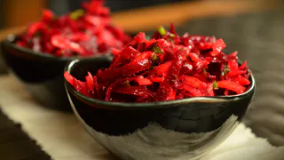 Ароматная свекла за 15 минут: простая уловка при варке делает овощ вкуснее и без вони на весь дом