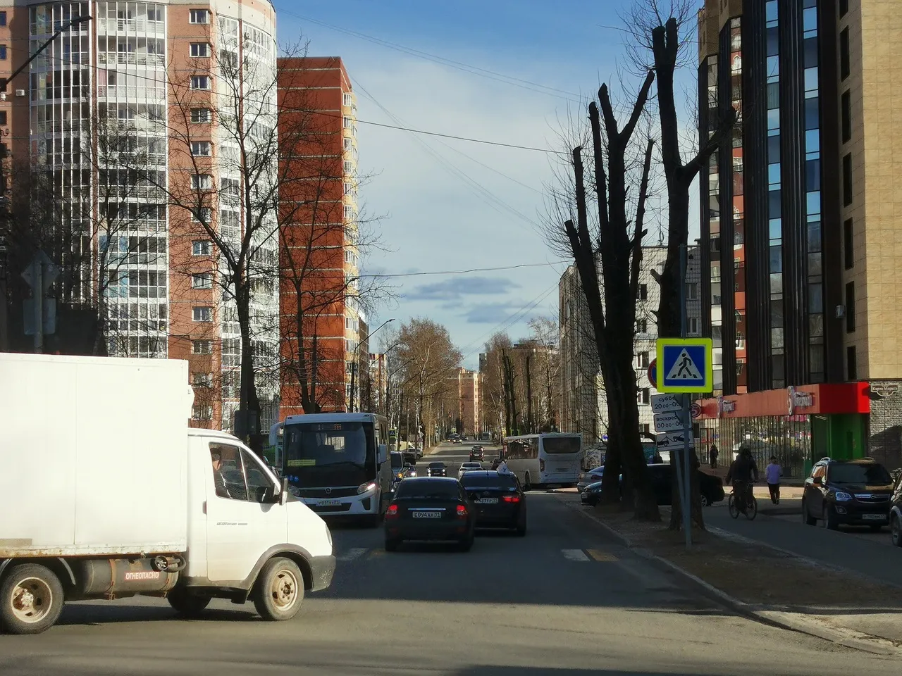 В Великом Устюге водитель сбил школьницу на светофоре