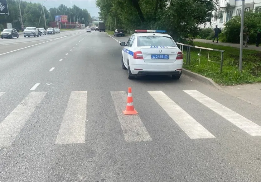 В Вологде водитель иномарки сбил на пешеходном переходе двух детей