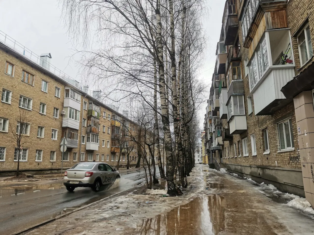 Череповецкий таксист присвоил себе крупную сумму денег, забытую в машине