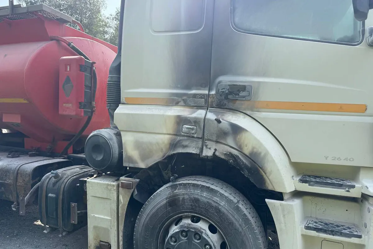 В Вологодской области во время движения загорелся бензовоз