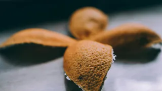 Не стоит выбрасывать мандариновую кожуру: секрет с уксусом, о котором никто не говорит