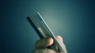 Деньги с карты теперь могут списать моментально без согласия владельца - три способа