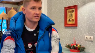 Телеведущий Александр Белькович пообещал съесть снег в гостях у Деда Мороза в Вологодской области 