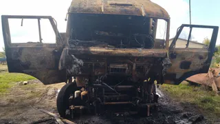 Пять пожарных тушили в Вологодской области загоревшийся "КамАЗ"