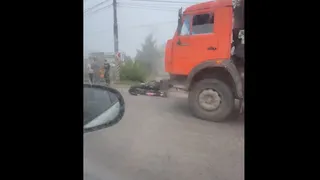 Мотоциклист получил травмы в ДТП с КамАЗом в Вологде