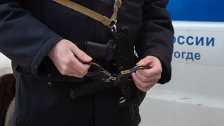 Гостья украла 75 тысяч у хозяина во время застолья в Вологодской области