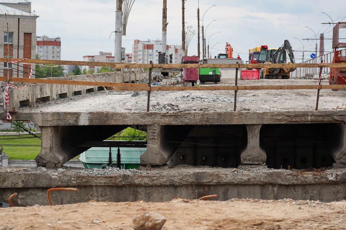 В Вологде закрыли тротуар на Пошехонском мосту до ноября