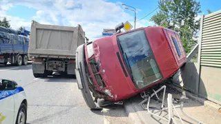 Под Вологдой пассажирки микроавтобуса пострадали в аварии с грузовиком