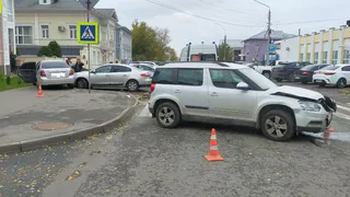В Вологде иномарка вылетела на тротуар и сбила 16-летнюю девушку