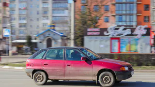 Водителей с многолетним стажем заставят пересдавать права в конце марта: названы условия