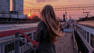 Наглая "яжмать" за все 3-ое суток ни разу не скрутила свой матрас и не разложила столик, чтоб я могла нормально поесть
