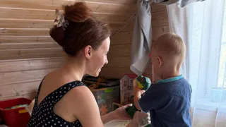 Более 300 вологодских семей уже воспользовались услугой "социальной няни"
