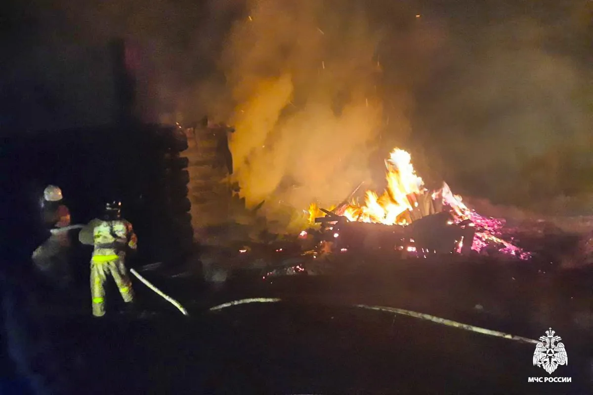 Два человека погибли сегодня ночью при пожаре в Вологодской области