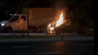 В Вологде загорелась легковая машина: водителя чудом удалось спасти
