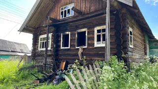 В Вологодской области из-за неисправности электропроводки загорелся телевизор и сжег дом
