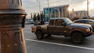 ГАИ проверяют автомобили и могут штрафовать водителей за использование чрезмерно тонированных или опущенных стёкол