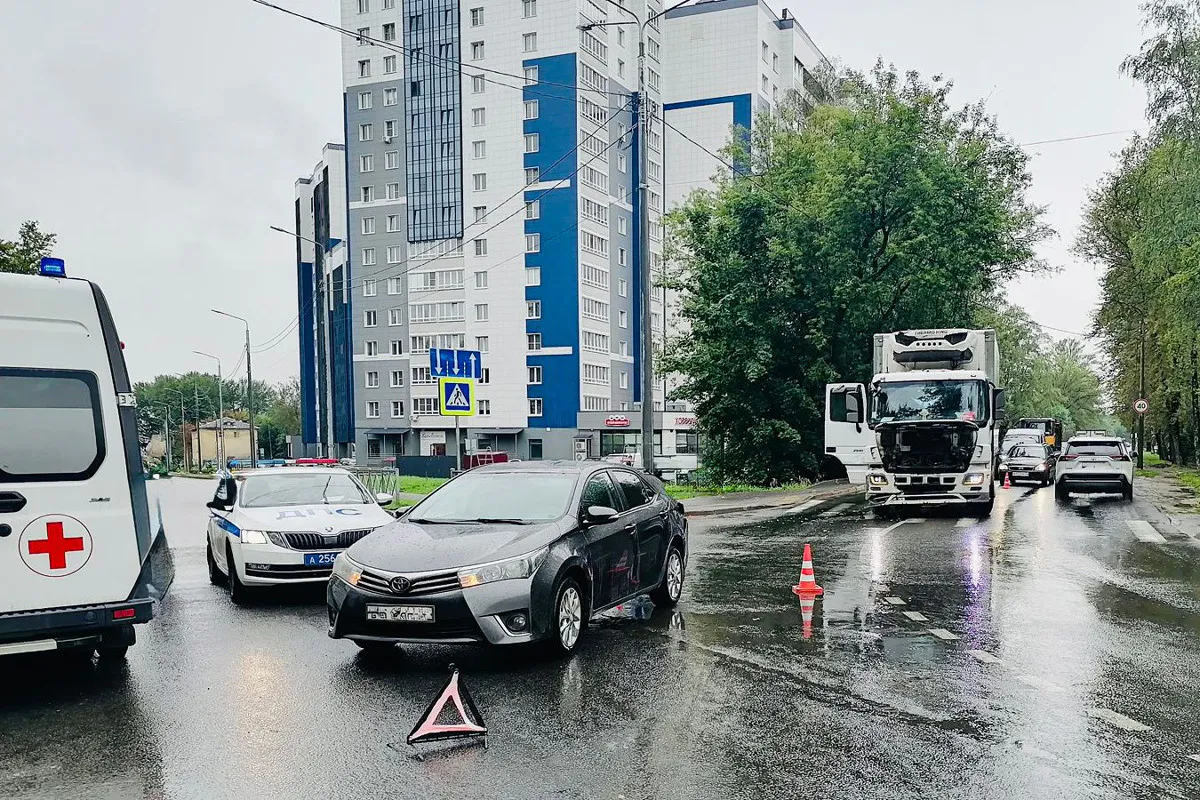 Москвич на "Мерседесе" устроил в Вологодской области ДТП с пострадавшей пассажиркой