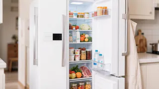 Вот почему холодильник реально источает вонь: дело не в порченных продуктах - 3 причины и способ устранить