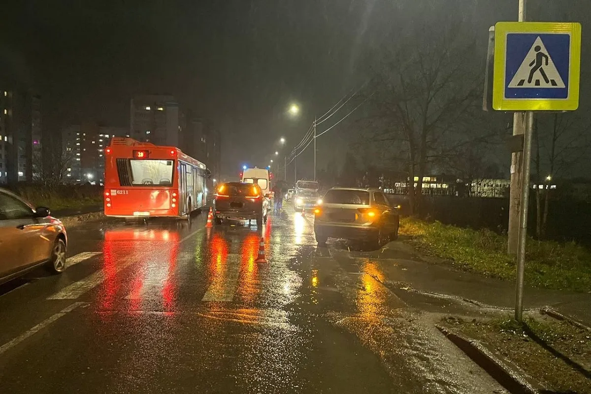 В Вологде женщина и ребенок серьезно пострадали в аварии на пешеходном переходе