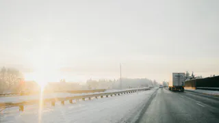 Даже бывалые водители совершают ошибку: что нужно делать в данной ситуации — билет на знание ПДД