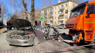 Водитель Mitsubishi погиб в лобовом столкновении с грузовиком в Вологде