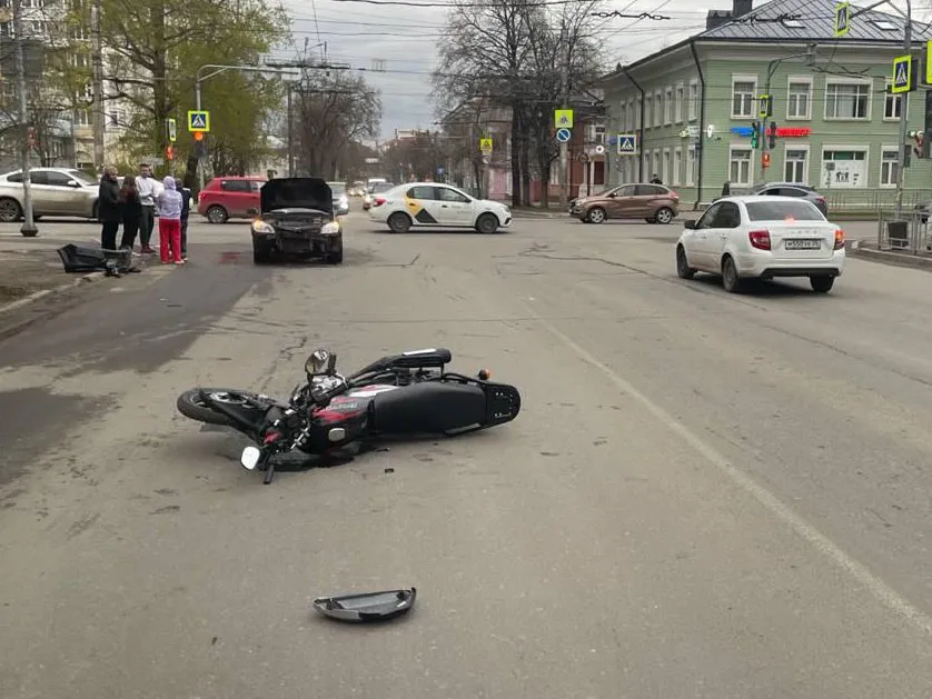 Вологодская мотоциклистка госпитализирована после столкновения с автомобилем