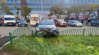 В Вологде вылетевший на тротуар автомобиль сбил двух пешеходов
