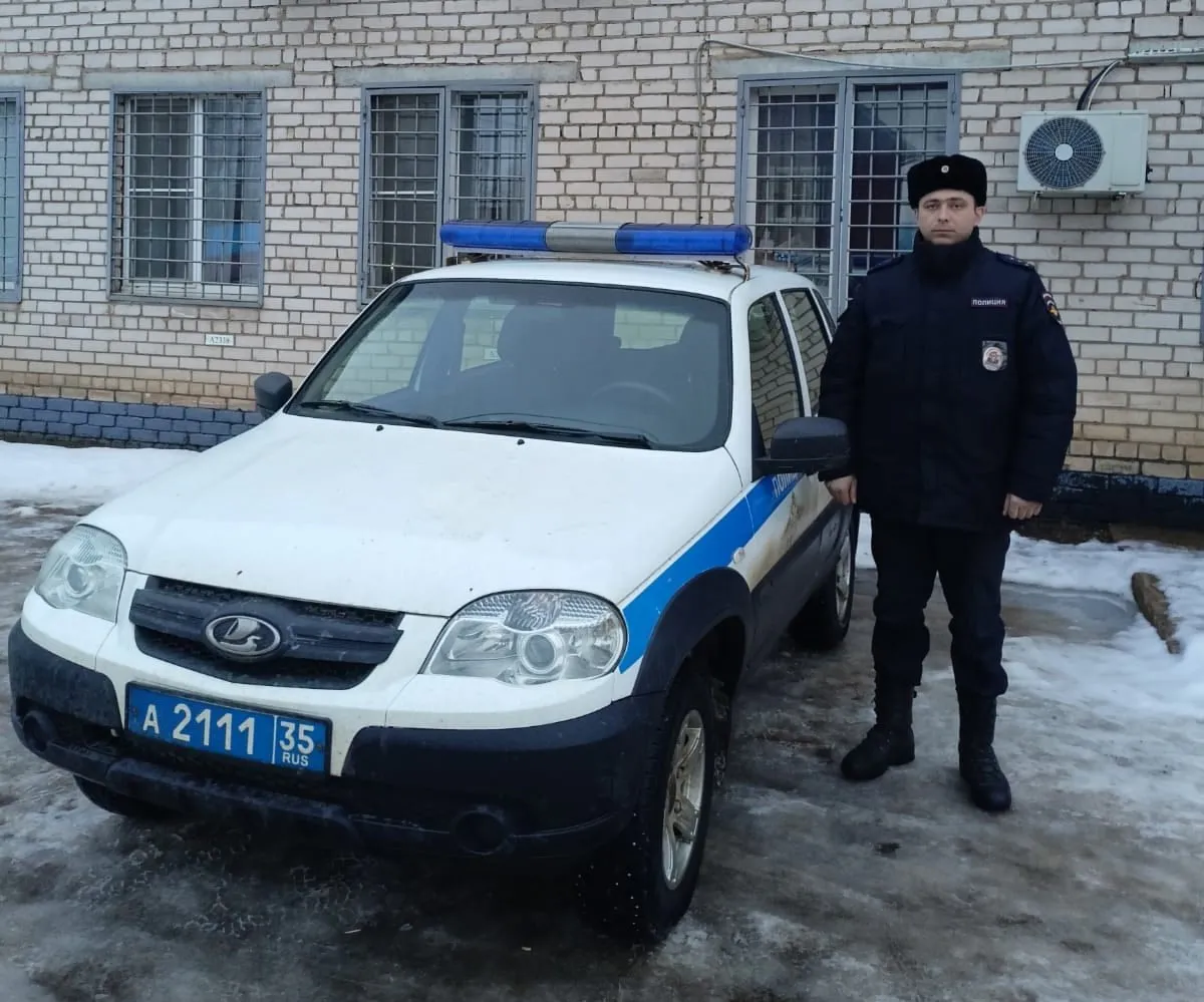 В Вологодской области сотрудник полиции проявил героизм, спасая людей на пожаре