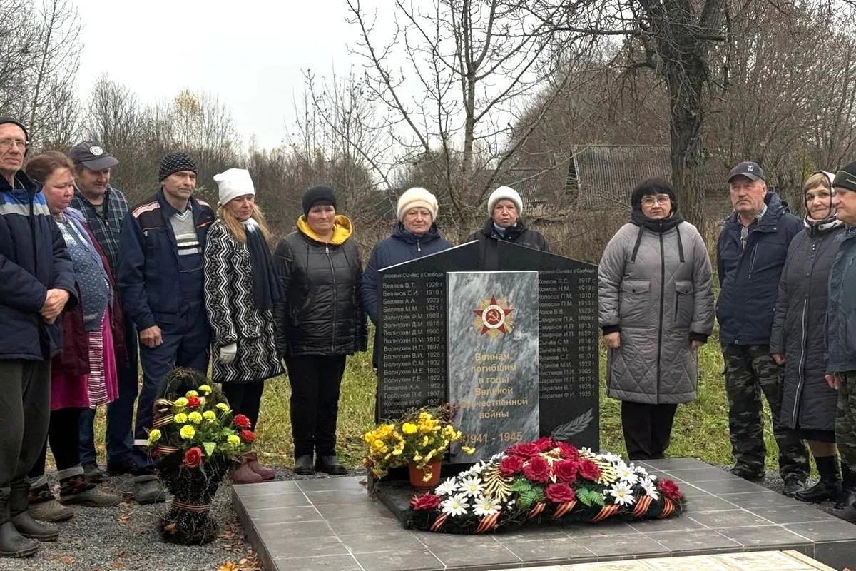 В Вологодской области жители на свои средства восстановили памятники фронтовикам