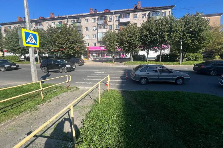 В Вологодской области сбитую на пешеходном переходе женщину на скорой увезли в больницу