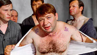 Этот киноляп из «Джентльменов удачи» замечают единицы: Доцент должен был сразу попасться!