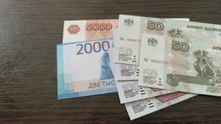 С января этим пенсионерам дадут по 10 тысяч рублей: кто в списке и как получить деньги