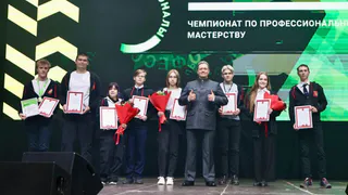 Георгий Филимонов наградил молодых профессионалов Вологодской области