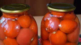 Секрет сладких маринованных помидор на зиму уже раскрыт: рецепт только для хозяек с опытом