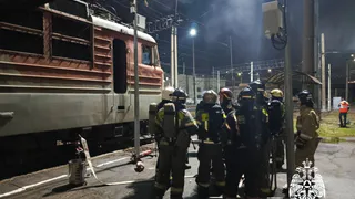 На железнодорожном вокзале в Вологде загорелся электровоз
