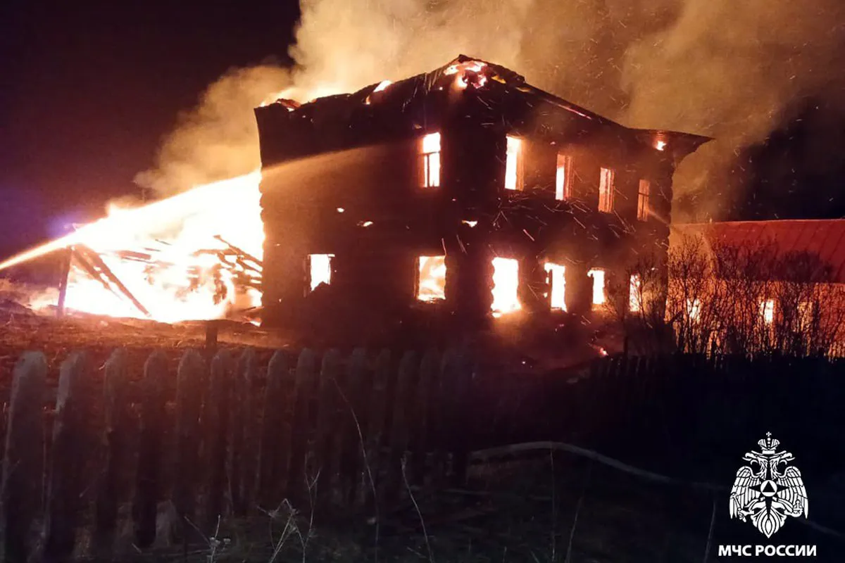 Пенсионер погиб при пожаре в частном доме в Вологодской области