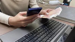 Соцфонд решил в июне выдать россиянам по 10 000 рублей. Названа дата прихода денег на карту