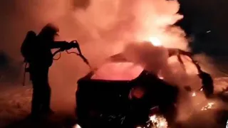 Пожарный расчёт потушил автомобиль на льду реки Вологды