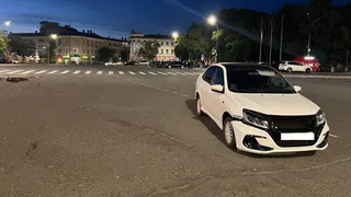 В Вологде автомобиль сбил электросамокат с мужчиной и ребенком