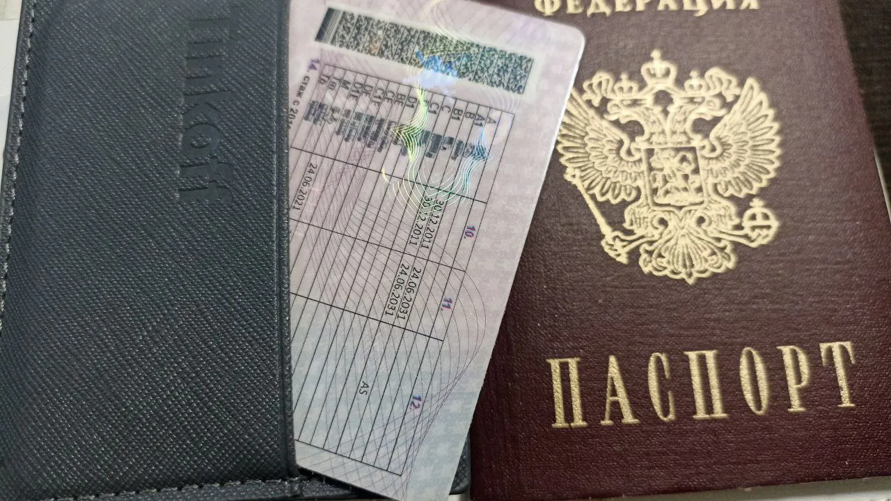 Водителей с многолетним стажем заставят пересдавать права в июле: названы условия