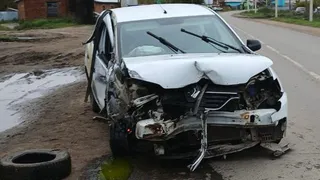 Пассажирка без ремня безопасности пострадала в лобовом столкновении под Вологдой