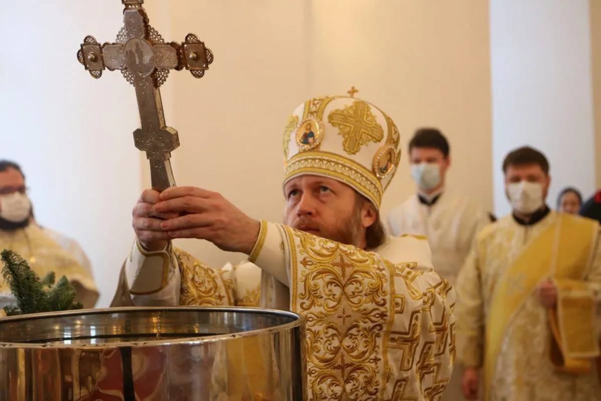 На праздник Крещения Господня в храмах Вологды будут раздавать освященную воду